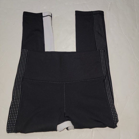 Athleta Hiit It Mesh Capri Leggings Size XS Black/White - Picture 3 of 10